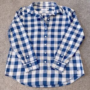 Vineyard Vines 100% Polyester, Relaxed Fit Button Down Shirt, Size 6